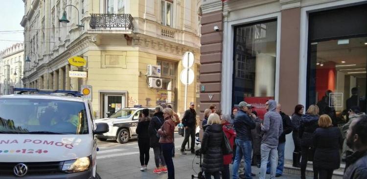 Addiko banka: Članovi Udruženja Švicarac silom zauzeli poslovnicu 