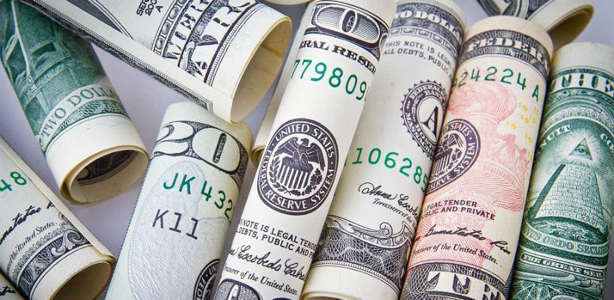 Dolar zabeležio najveći nedeljni pad od juna
