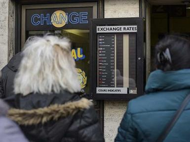Švajcarci pohrlili u mjenjačnice da zarade od skoka franka