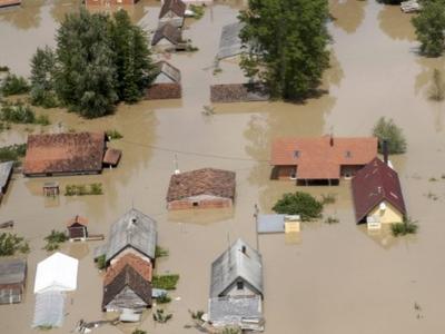 Vlada Distrikta odobrila novčanu pomoć za sanaciju poplavljenih kuća