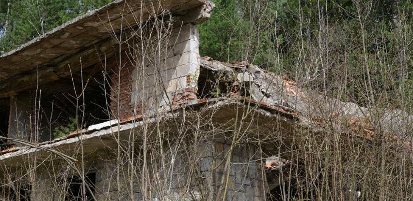 Titova vila na Stojčevcu: Ruglo i opasnost za prolaznike, a moglo bi bolje