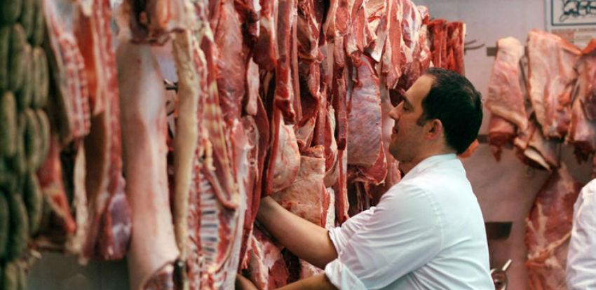 Na snazi zabrana uvoza svinjskog mesa