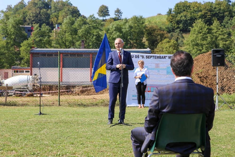 Vlada ZDK i Općina Tešanj grade novu školu u Medakovu (Foto)