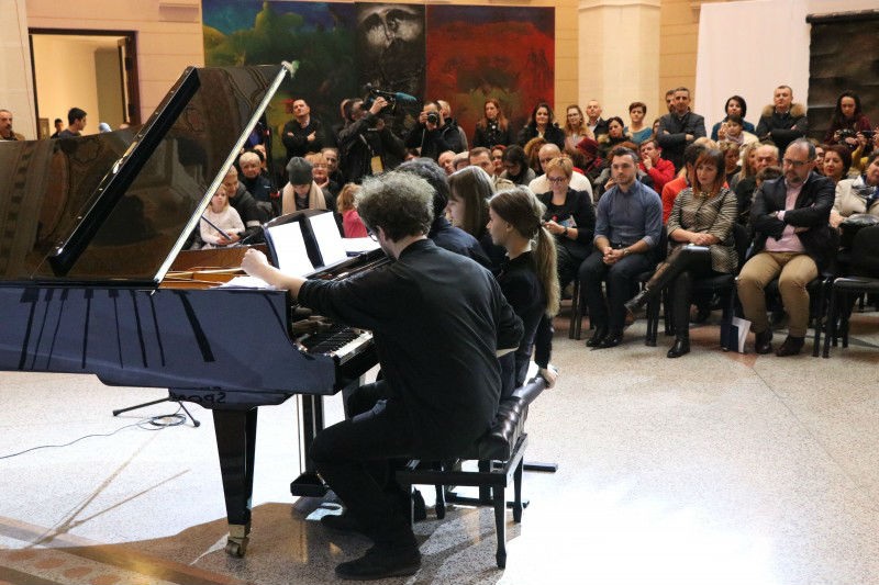 U Sarajevu oboren Guinnessov rekord u najmnogoljudnijem sviranju klavira
