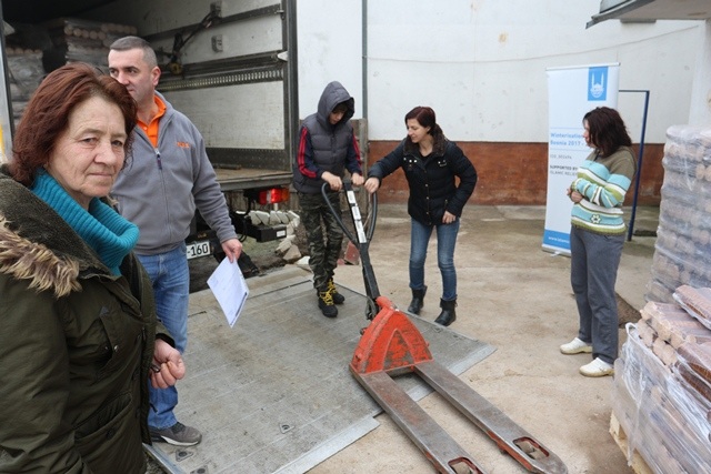 Islamic Relief ured u BiH obradovao 1417 jetima odjećom i obućom