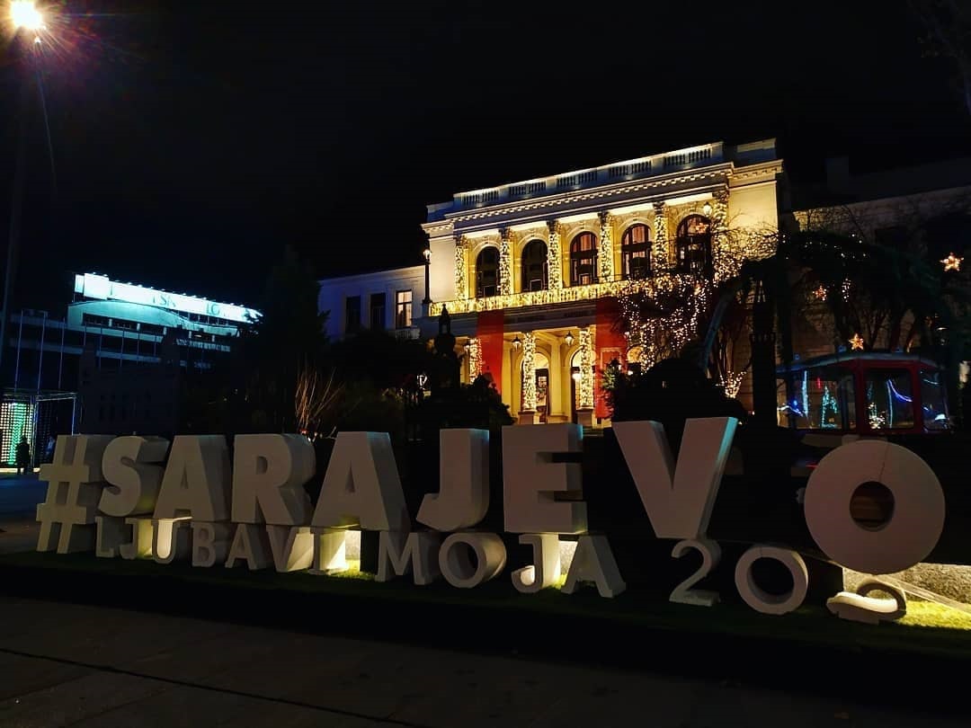 Sarajevo konačno ukrašeno raskošnim svjetlosnim dekoracijama