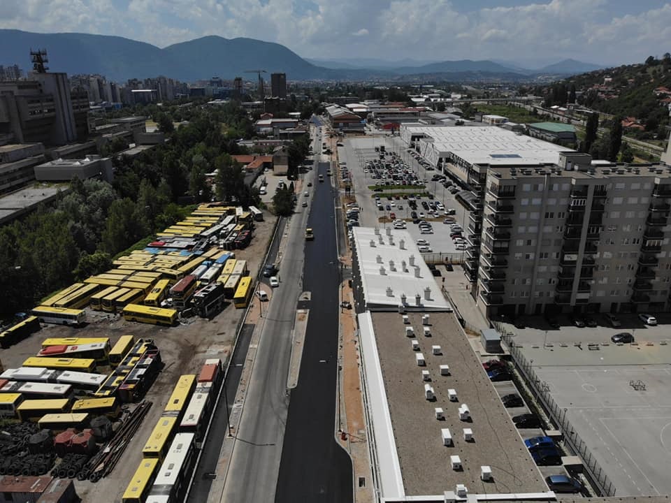 Tokom vikenda postavljen završni sloj asfalta u ulici Džemala Bijedića u Sarajevu