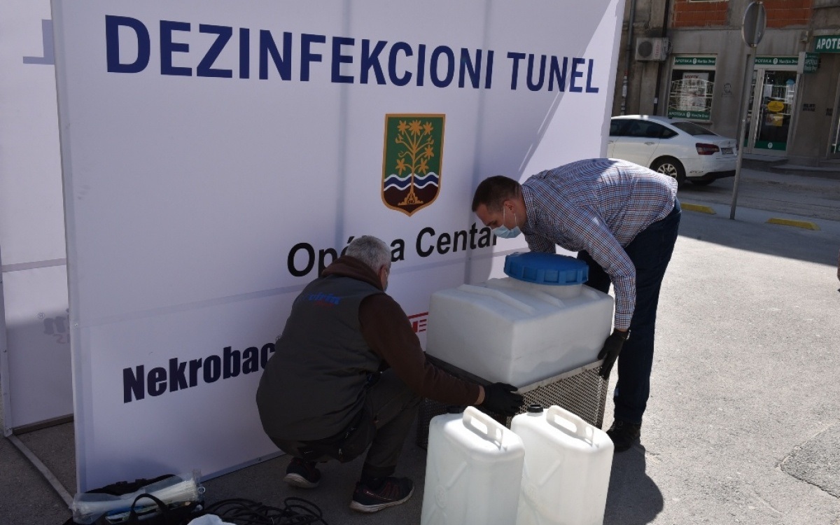 Opća bolnica u Sarajevu dobila tunel za dezinfekciju