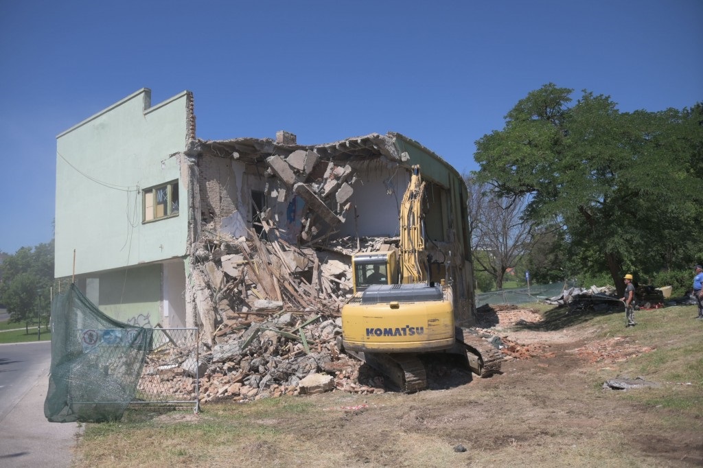 počelo rušenje stare zgrade muzičke škole u tuzli