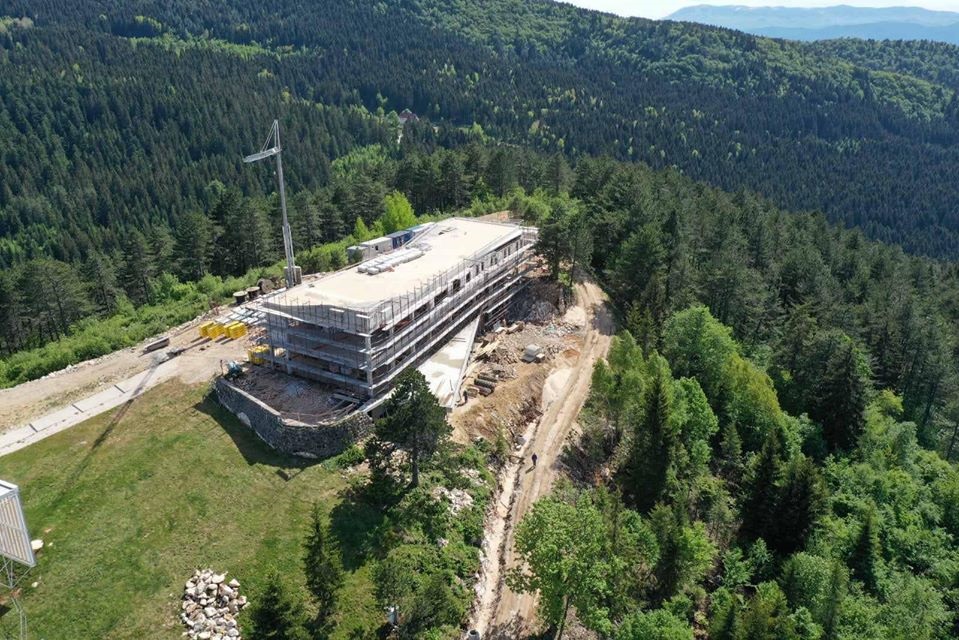 Pogledajte kako napreduju radovi na trebevićkom Vidikovcu (Foto)