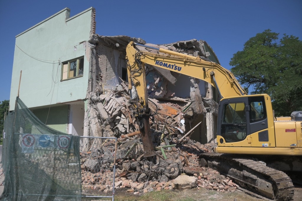 Počelo rušenje stare zgrade Muzičke škole u Tuzli