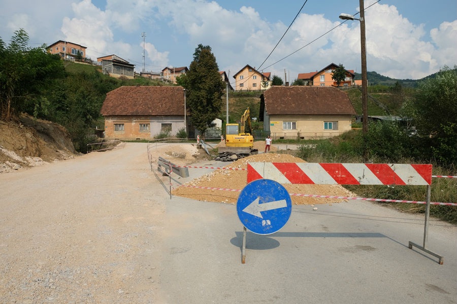U Reljevu se radi sanacija Paljevske ulice i proširenje mosta na ulazu u naselje
