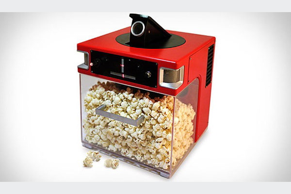 Popcorn-Ovaj nabavljač kokica i čipsa cjelovitog zrna i bez glutena pokrenuo je mnogo medijskih napisa kada je izbacio na tržište napravu koja ispaljuje kokice direktno u usta.