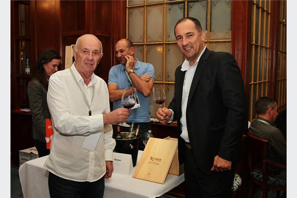 Igor Štimac, bivši izbornik hrvatske nogometne reprezentacije, jedan od vlasnika vinarije Rizman na sajmu vina u Sarajevu