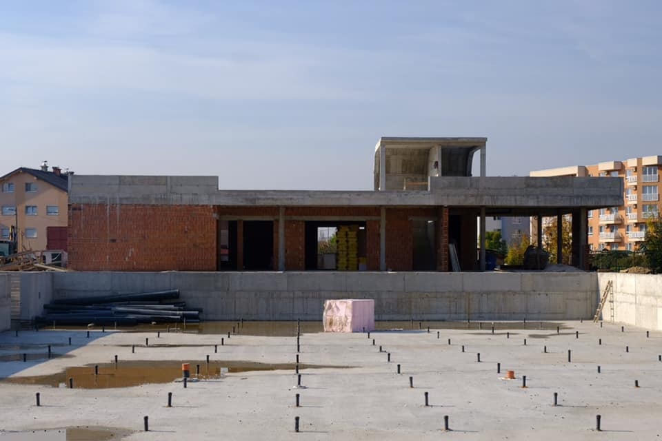 Intezivirani radovi na izgradnji bazena na Dobrinji (Foto)