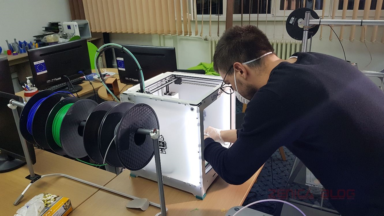 Studenti na zeničkom univerzitetu počeli printanje 3D zaštitnih vizira