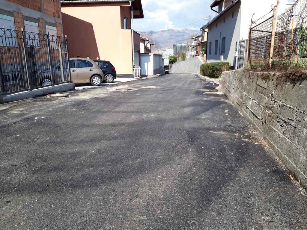U toku završno asfaltiranje saobraćajnice u ulicama Ljubljanska i Trebevićka