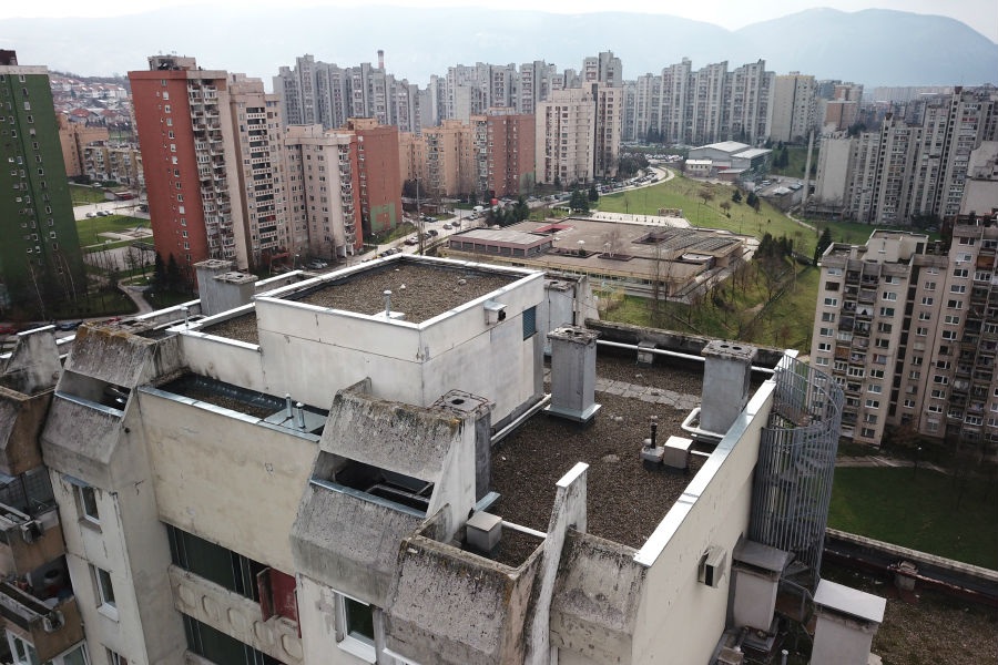 Obnovljeni krovovi stambenih zgrada, u toku sanacija fasada u općini Novi Grad