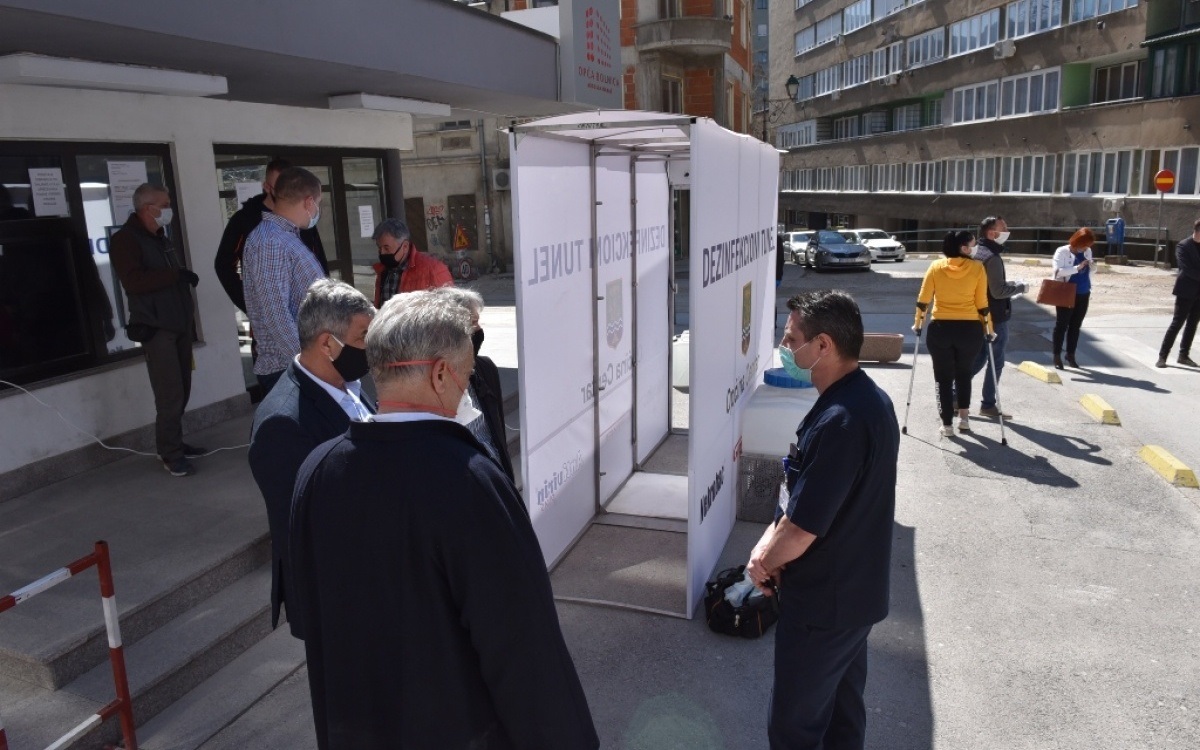 Opća bolnica u Sarajevu dobila tunel za dezinfekciju