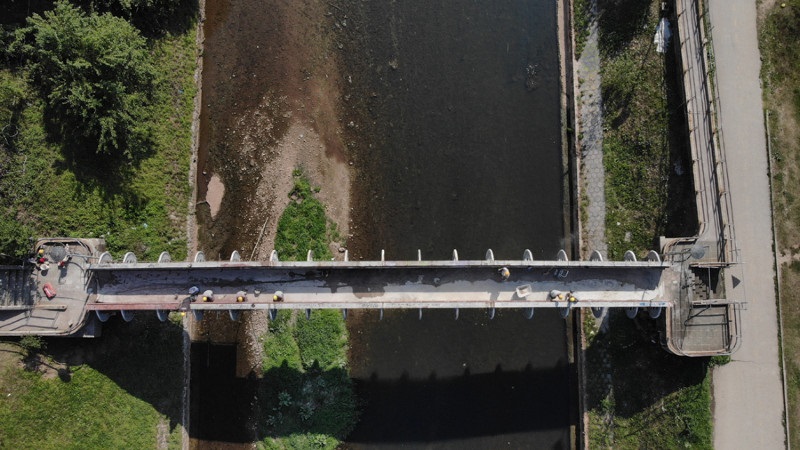 Počela sanacija pješačkog mosta na lokalitetu Otoka Meander (FOTO)