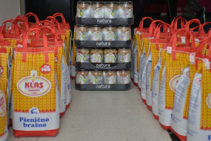 Prehrambeni paketi proizvoda 'Klas' i 'Natura' za 200 samohranih majki