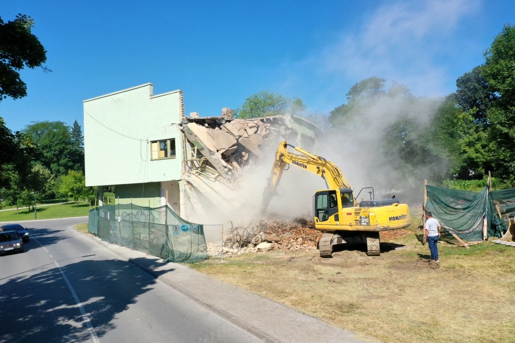 počelo rušenje stare zgrade muzičke škole u tuzli