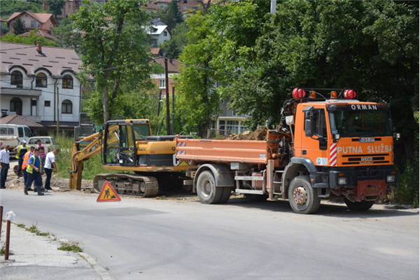 Nastavljena rekonstrukcija saobraćajnice u ulici Adema Buče