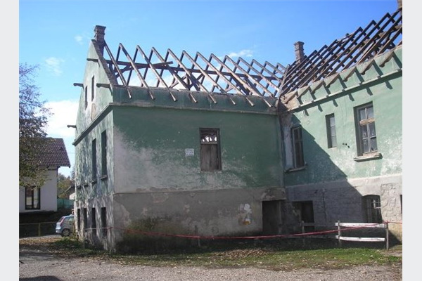 Počela rekonstrukcija krova stare škole u Razboju