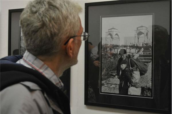 U Umjetničkoj galeriji postavljena izložba fotografija 'Djeca u ratu'