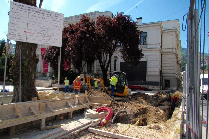 Puni intenzitet radova na obnovi trga ispred Narodnog pozorišta Sarajevo
