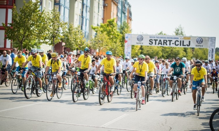 Oko 3.000 ljubitelja biciklizma uživalo na 6. tuzlanskoj biciklijadi