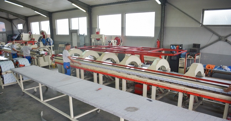 Lović & Co: Proizvodnja limenih krovova i građevinske limarije