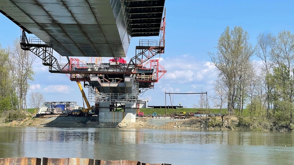 Fotografije s gradilišta: Spajanje mosta Gradiška preko Save u završnoj fazi
