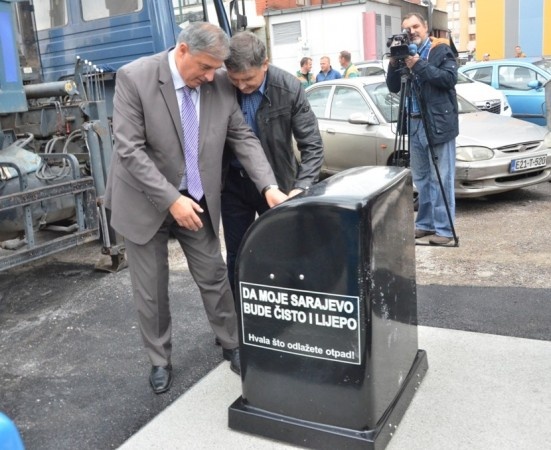 Sarajevo dobilo prve podzemne kontejnere za odlaganje otpada