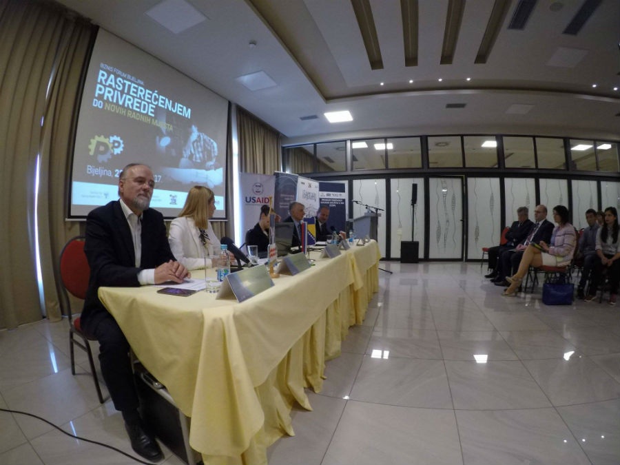 Forum u Bijeljini: Većina političara ne zna koja je visina prosječne plate