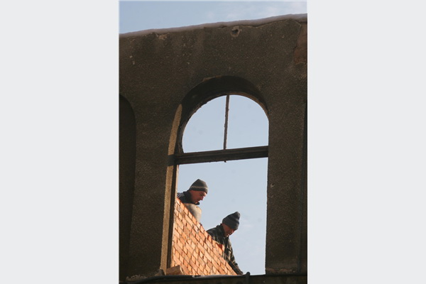 Postavlja se krovna konstrukcija na Isa-begov hamam