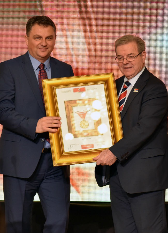 Nagradu NAJBREND u ime PIVARE TUZLA preuzeo je njen generalni direktor Fahrudin Salihović.
