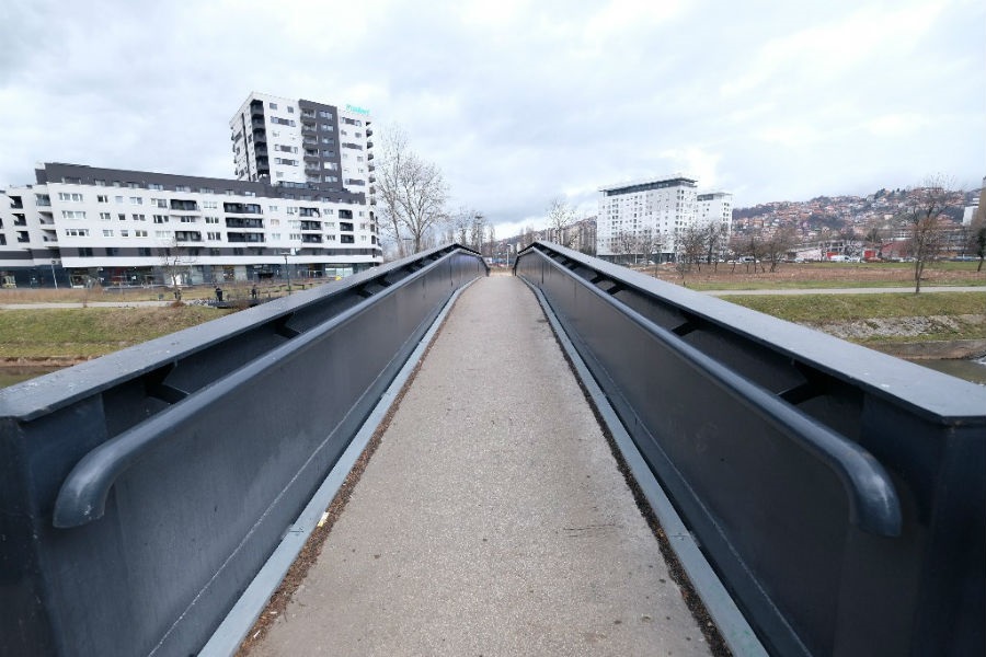 Obnovljen pješački most na Otoci