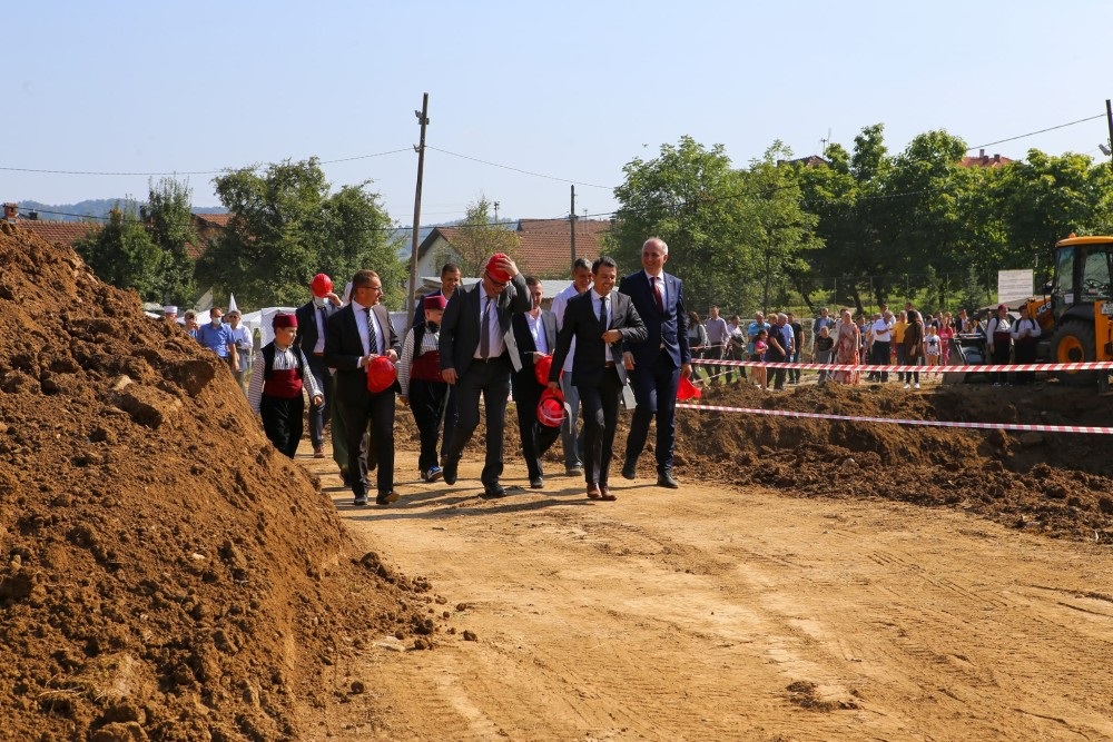 Vlada ZDK i Općina Tešanj grade novu školu u Medakovu (Foto)