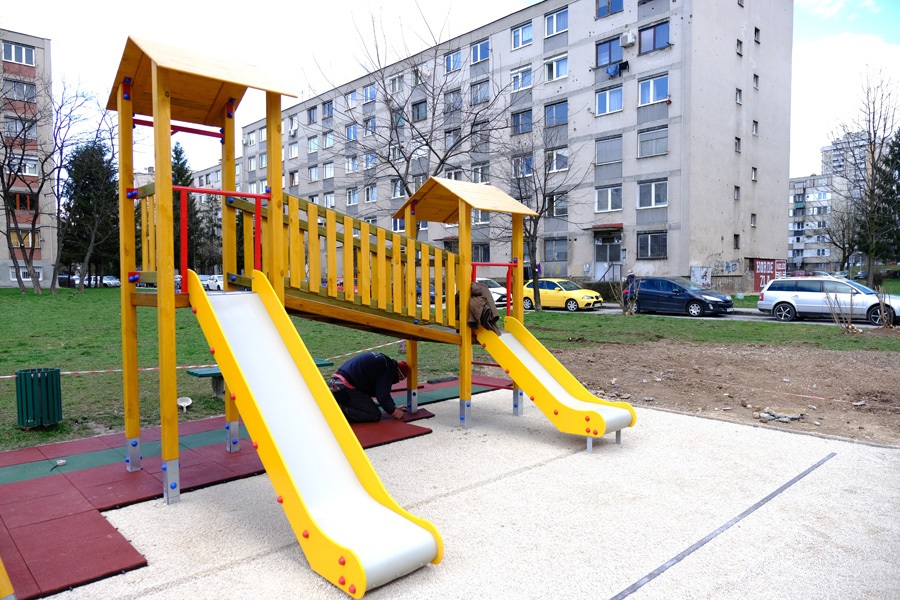 Pri kraju rekonstrukcija dječijeg igrališta u Gradačačkoj ulici na Čengić Vili
