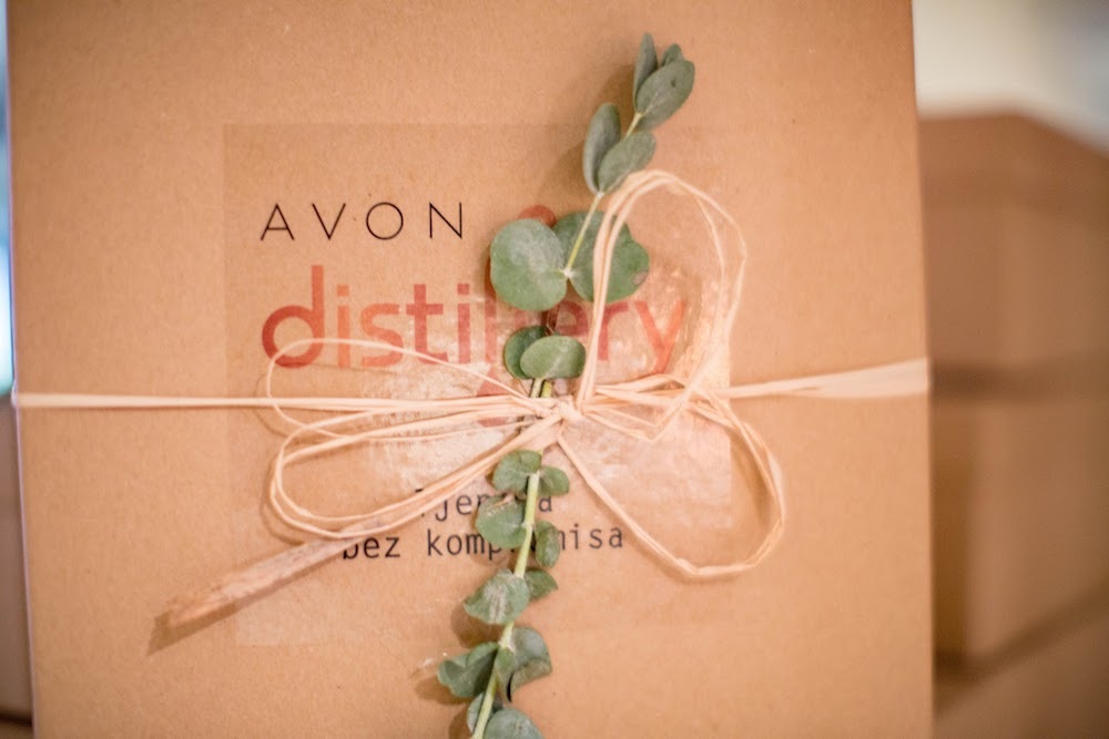 Avon lansirao Distillery, vegansku liniju koja slavi ljepotu bez kompromisa