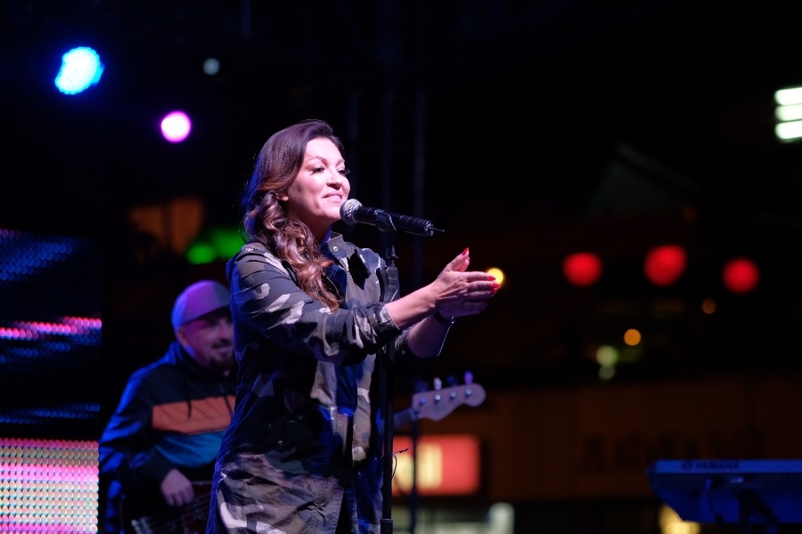 Novogradski dani 2018 - Nina Badrić održala koncert na Dobrinji