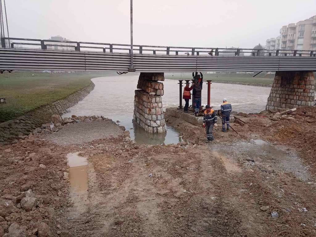 Sanacija pješačkog mosta na Željeznici: Počinje izgradnja novog stuba