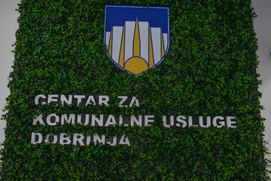 Opremljeni Centar za komunalne usluge na Dobrinji još ne može početi s radom