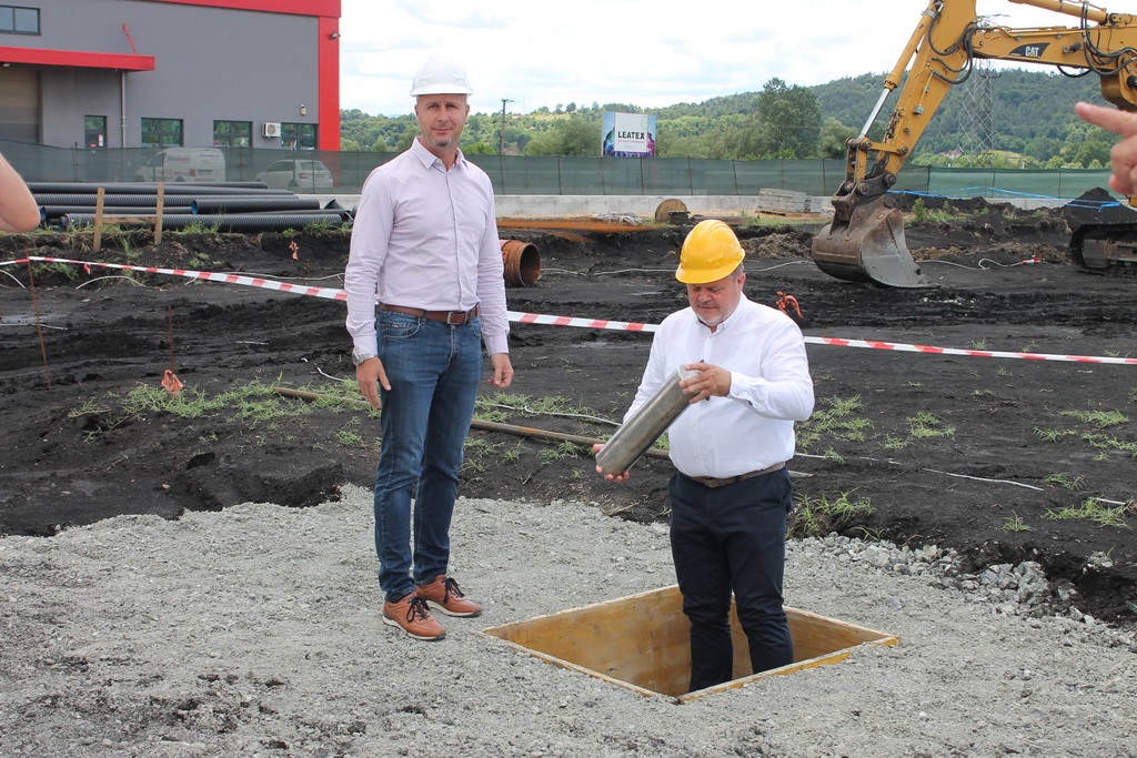 U industrijskoj zoni u Lukavcu postavljen temeljac za izgradnju fabrike Voith