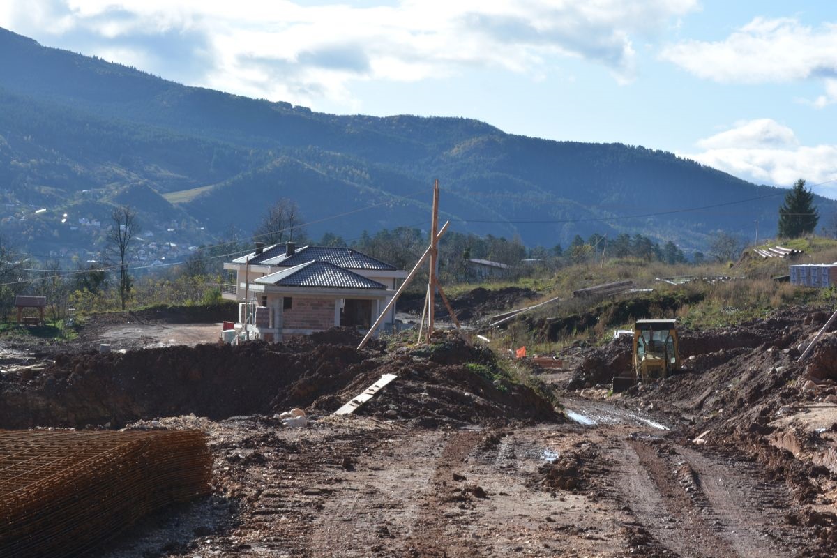 Počelo rušenje objekata naselja 'Saraya Resort' na Hladivodama