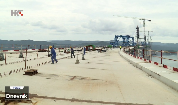 Posljednji dijelovi Pelješkog mosta danas stižu brodom, dosad završeno 75 posto konstrukcije