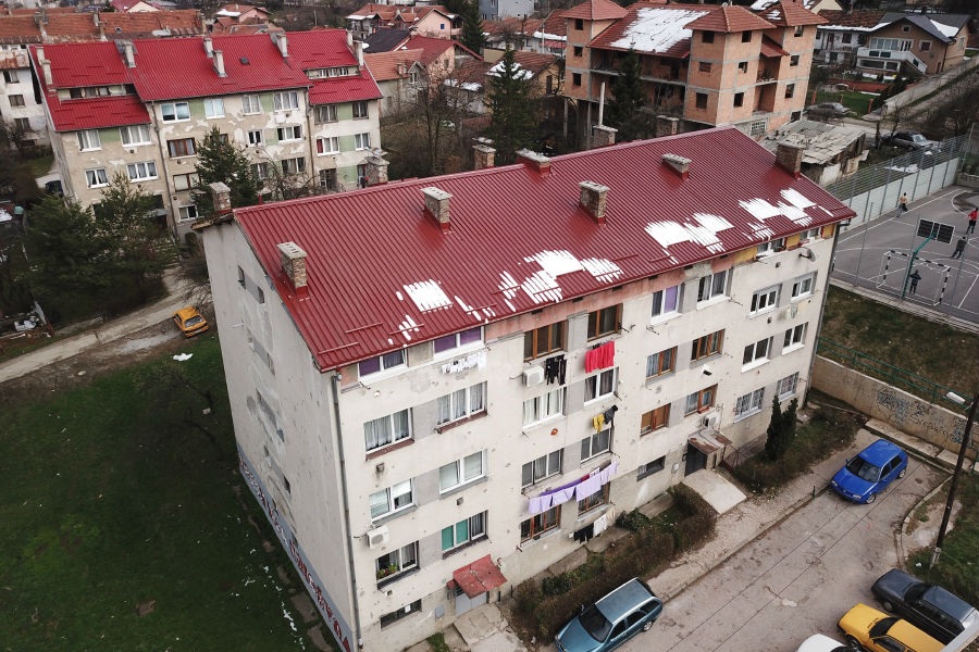 Obnovljeni krovovi stambenih zgrada, u toku sanacija fasada u općini Novi Grad