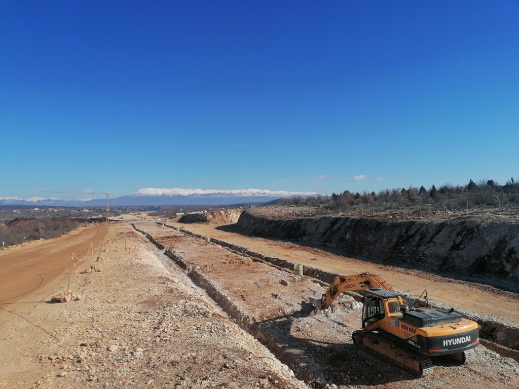 Aktivni radovi na izgradnji autoceste na poddionici Počitelj – Zvirovići (Foto)