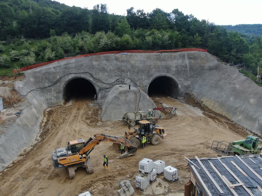Potpisani ugovori: 25 mladih osoba radit će na izgradnji Tunela Ivan